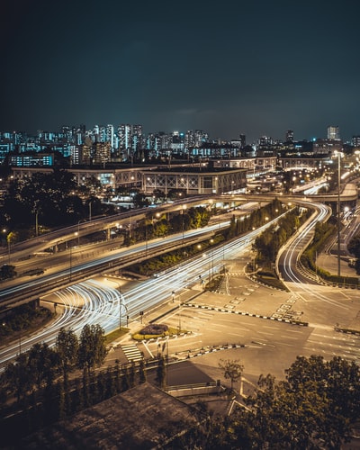 汽车天线间隔拍摄摄影传递道路交叉口在晚上的时间
